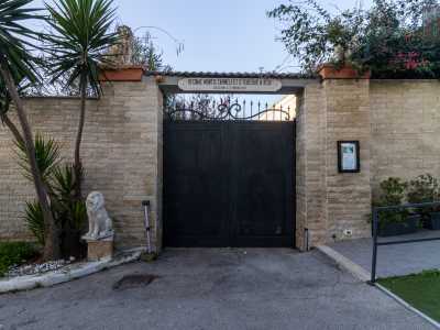 Le suore abbandonarono per� lo stabile nel 1958, perch� necessitava di complessi e costosi interventi di restauro. Preferirono quindi far edificare un nuovo convento, accanto al precedente, dove continuano ancora oggi ad accogliere i bisognosi di aiuto